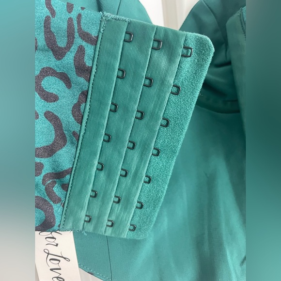 NWT For Love & Lemons Sammie Crop Top Green Leopard Print Bustier XS - Picture 7 of 9